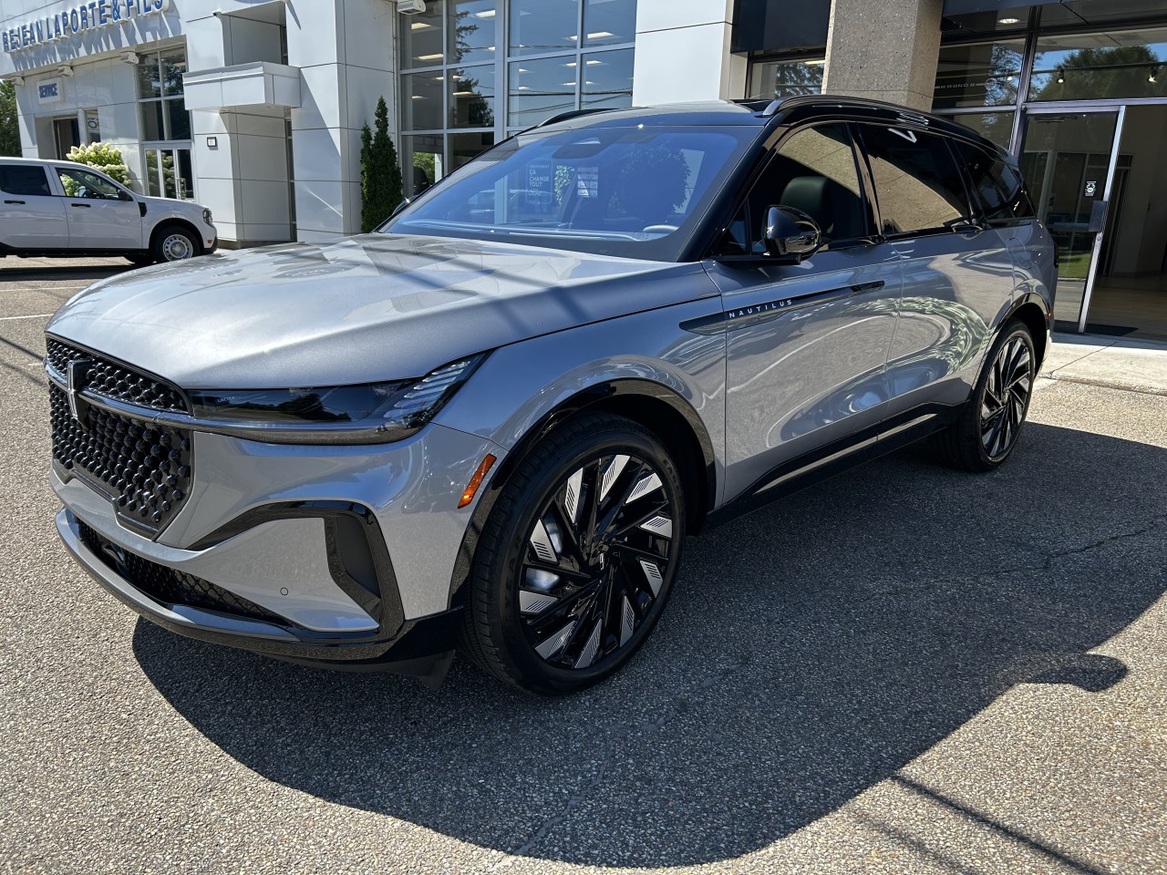 2025 Lincoln Nautilus - Image 2