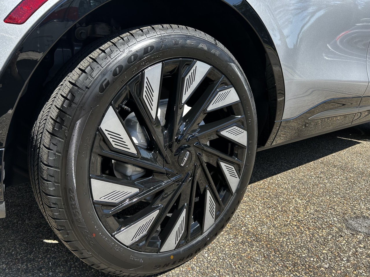 2025 Lincoln Nautilus - Image 7