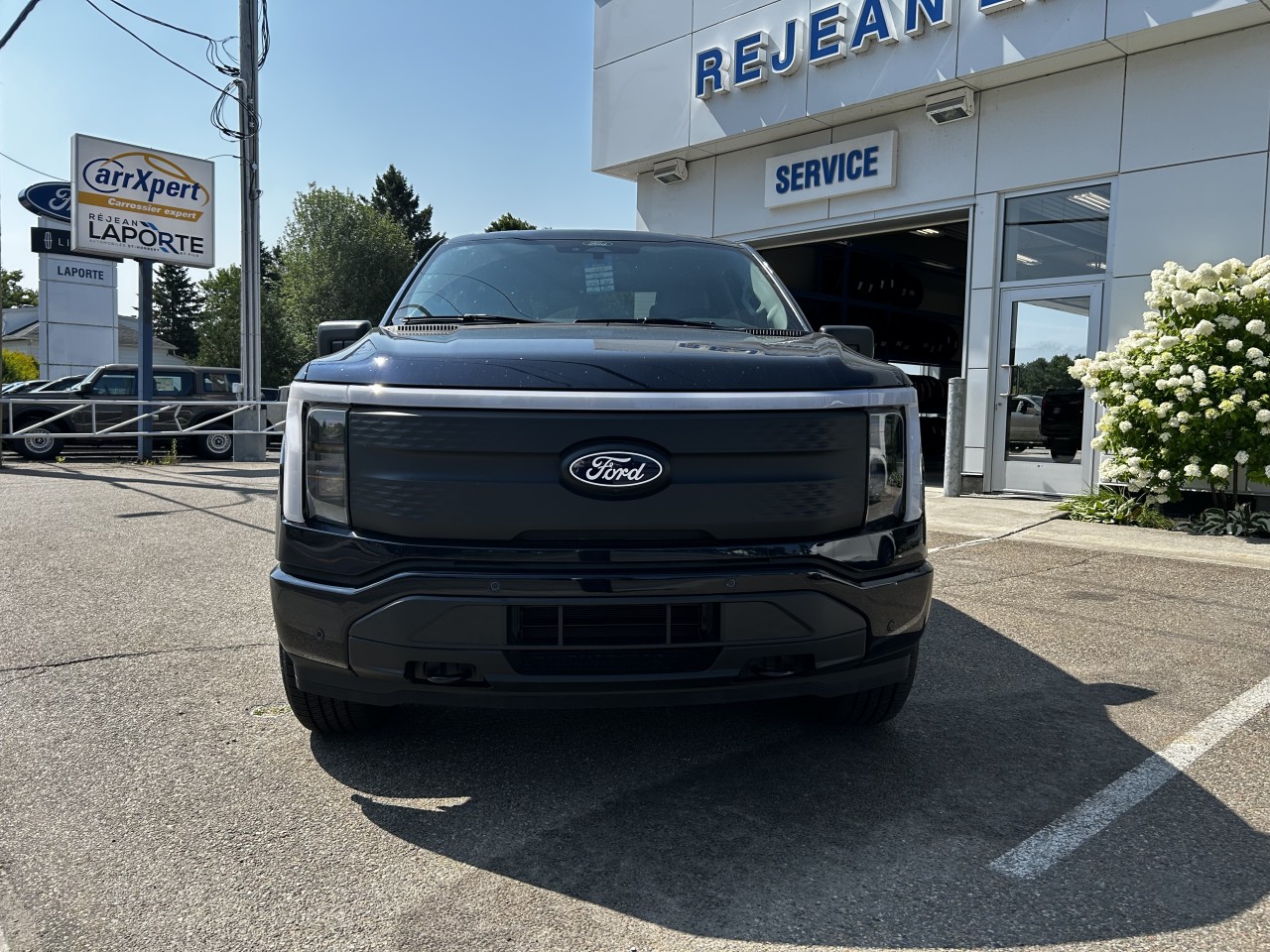 2025 Ford F-150 Lightning - Image 2