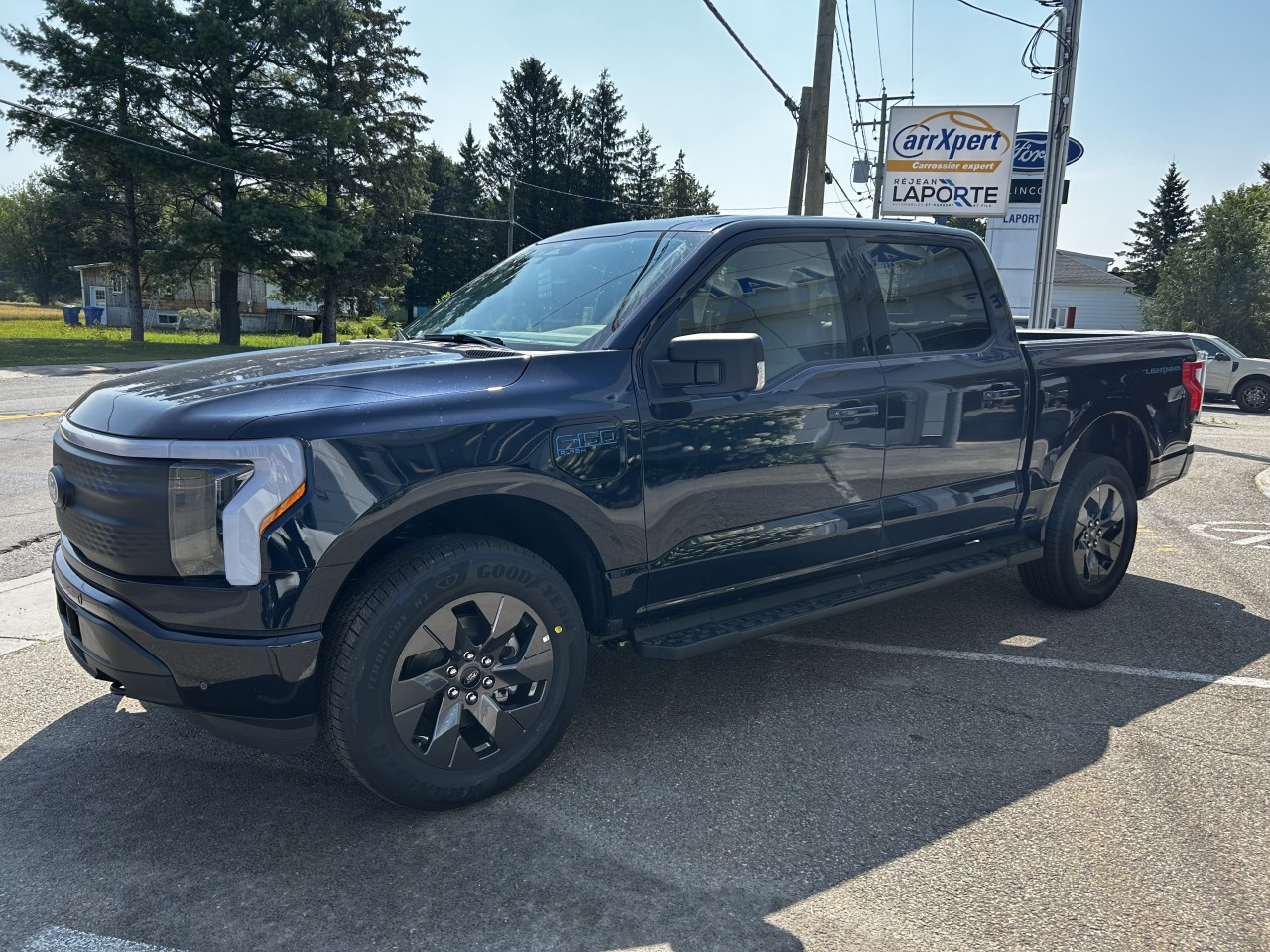 2025 Ford F-150 Lightning - Image 3