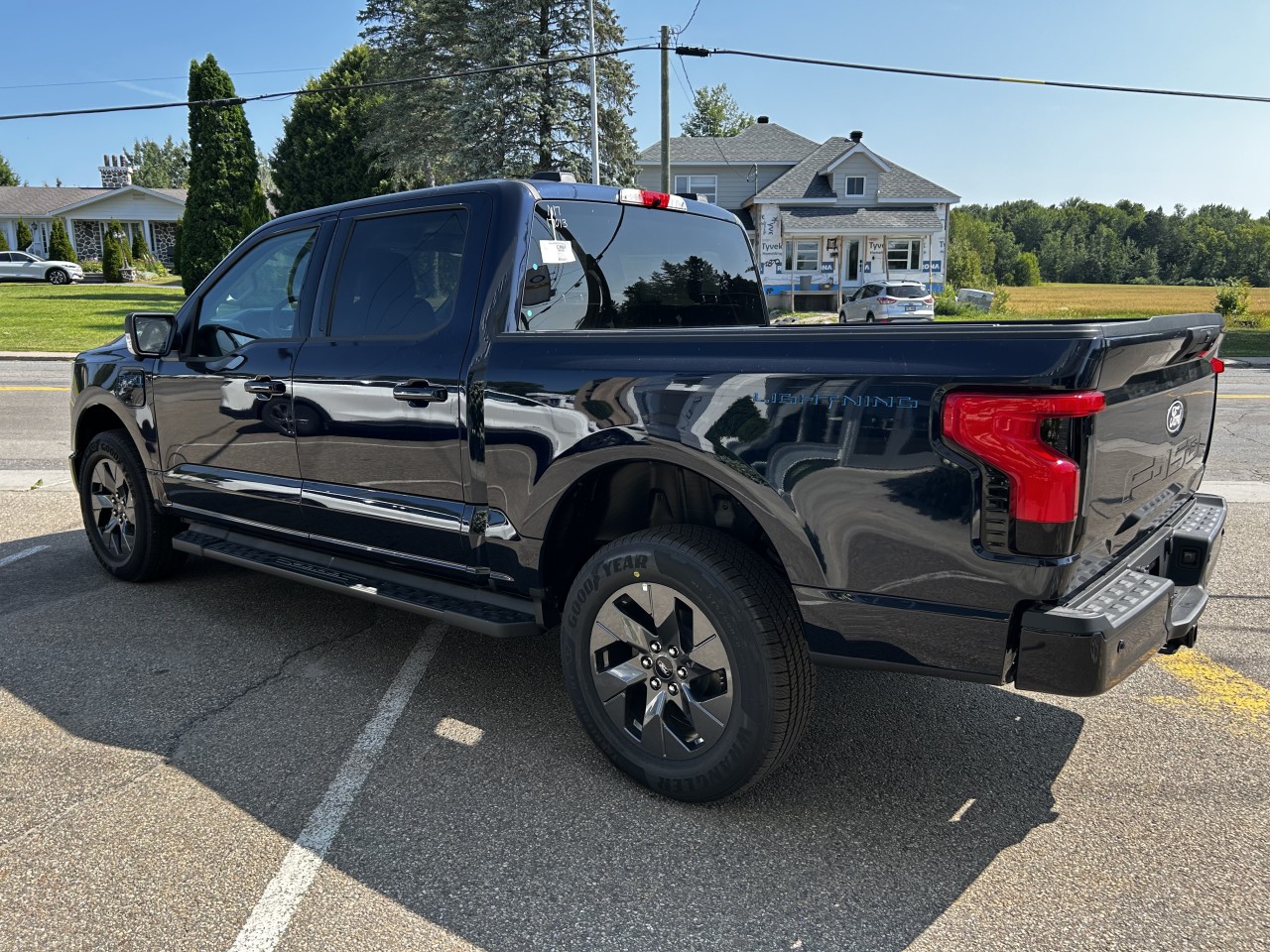 2025 Ford F-150 Lightning - Image 4