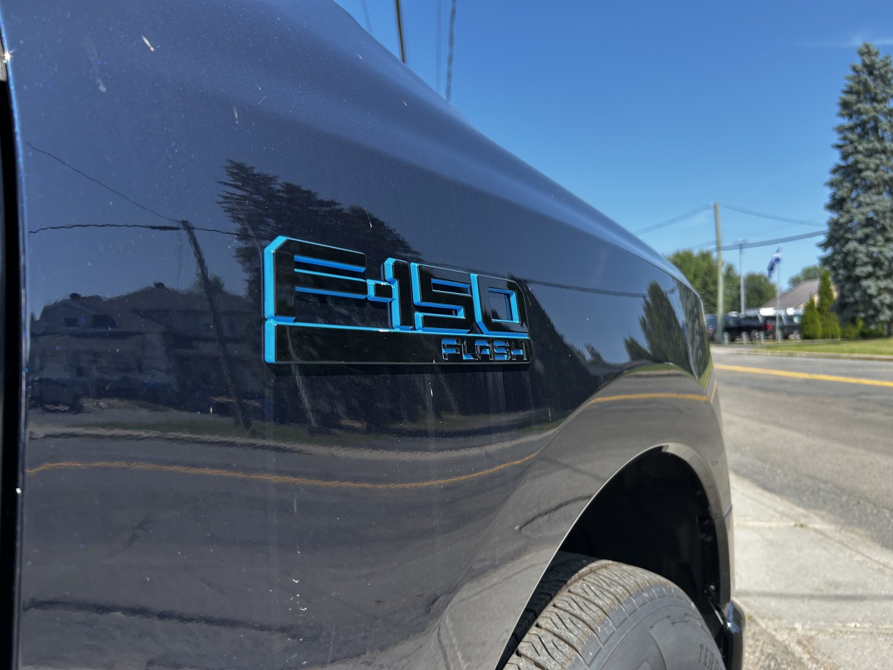 2025 Ford F-150 Lightning - Image 8