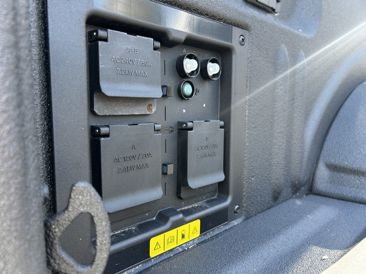 2025 Ford F-150 Lightning - Image 7