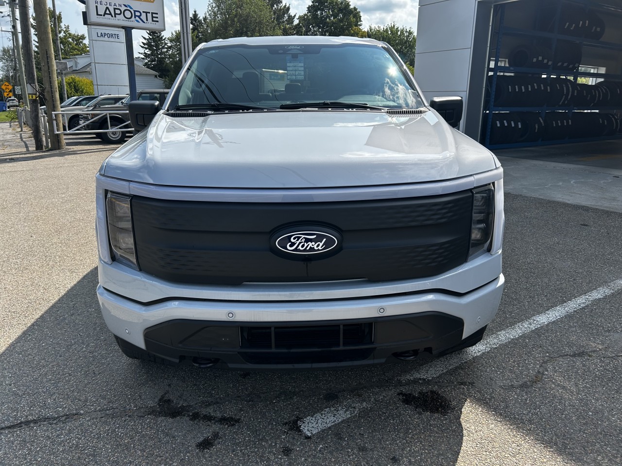 2025 Ford F-150 Lightning - Image 2