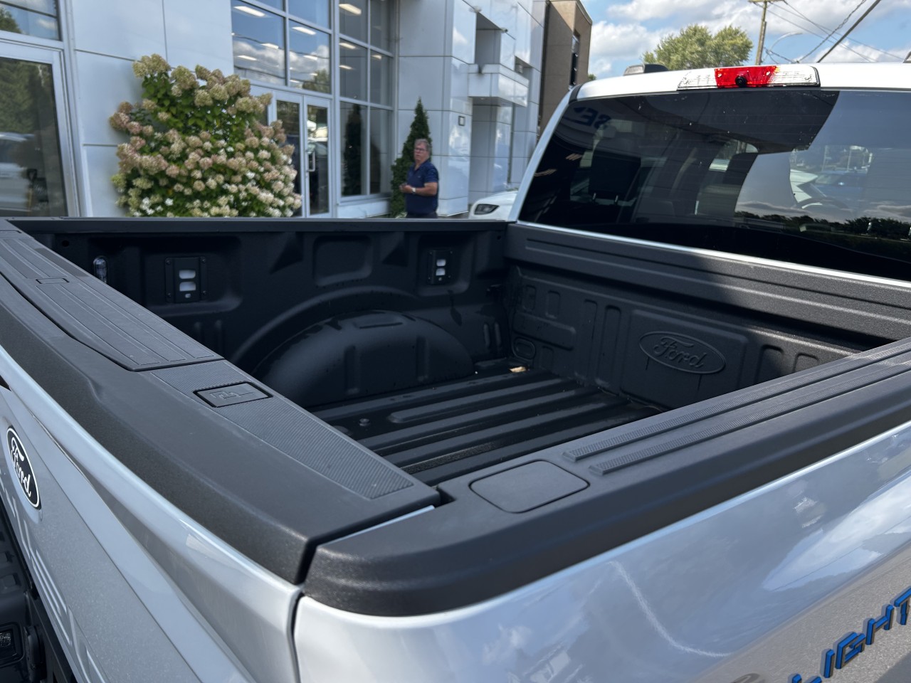 2025 Ford F-150 Lightning - Image 5