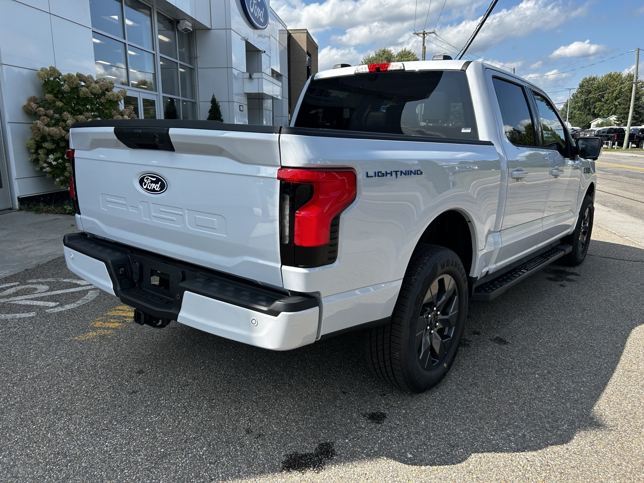 2025 Ford F-150 Lightning - Image 7