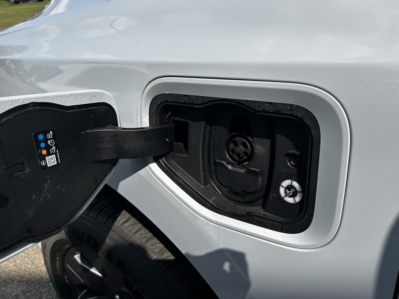 2025 Ford F-150 Lightning - Image 10