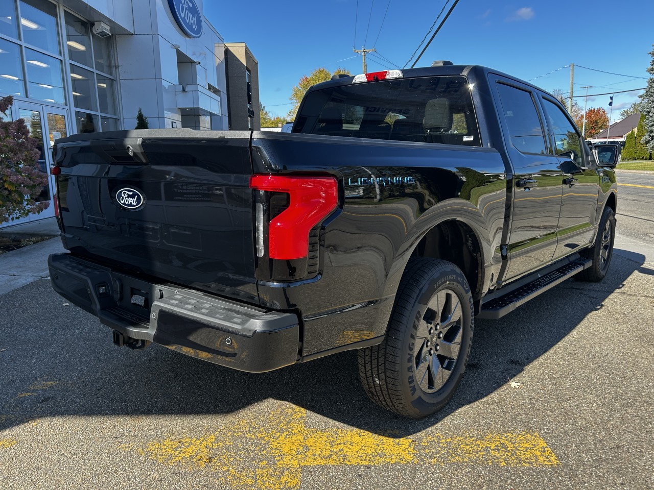 2025 Ford F-150 Lightning - Image 5