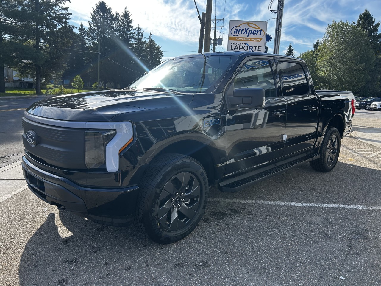 2025 Ford F-150 Lightning - Image 3