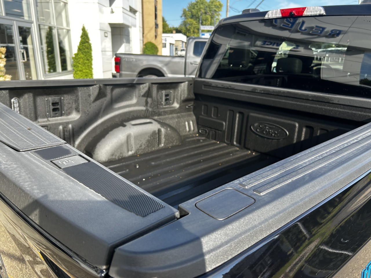 2025 Ford F-150 Lightning - Image 5
