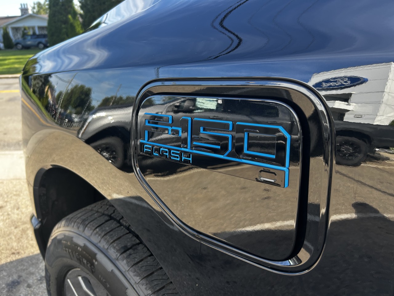 2025 Ford F-150 Lightning - Image 7