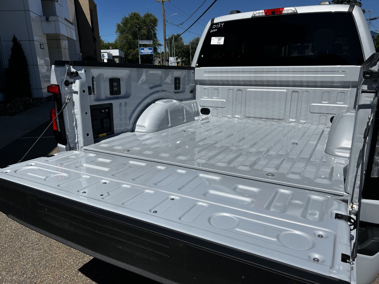 2025 Ford F-150 Lightning - Image 7