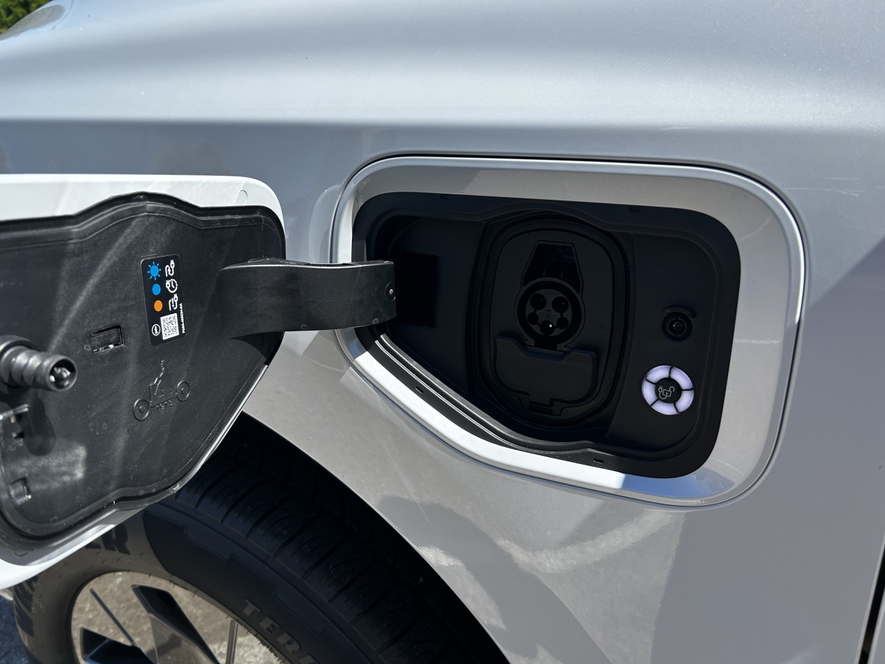 2025 Ford F-150 Lightning - Image 9