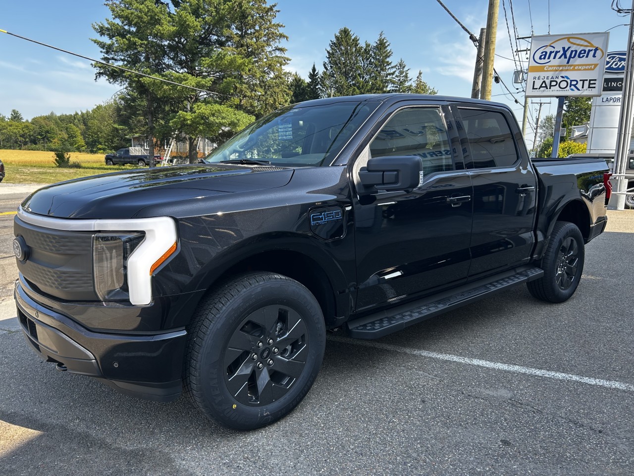 2025 Ford F-150 Lightning - Image 3