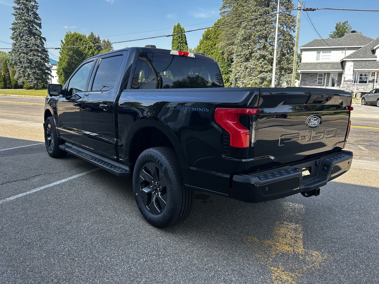 2025 Ford F-150 Lightning - Image 4