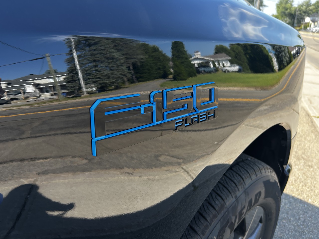 2025 Ford F-150 Lightning - Image 9