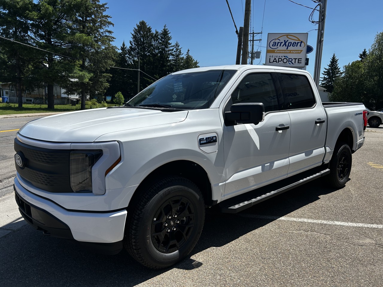 2025 Ford F-150 Lightning - Image 3