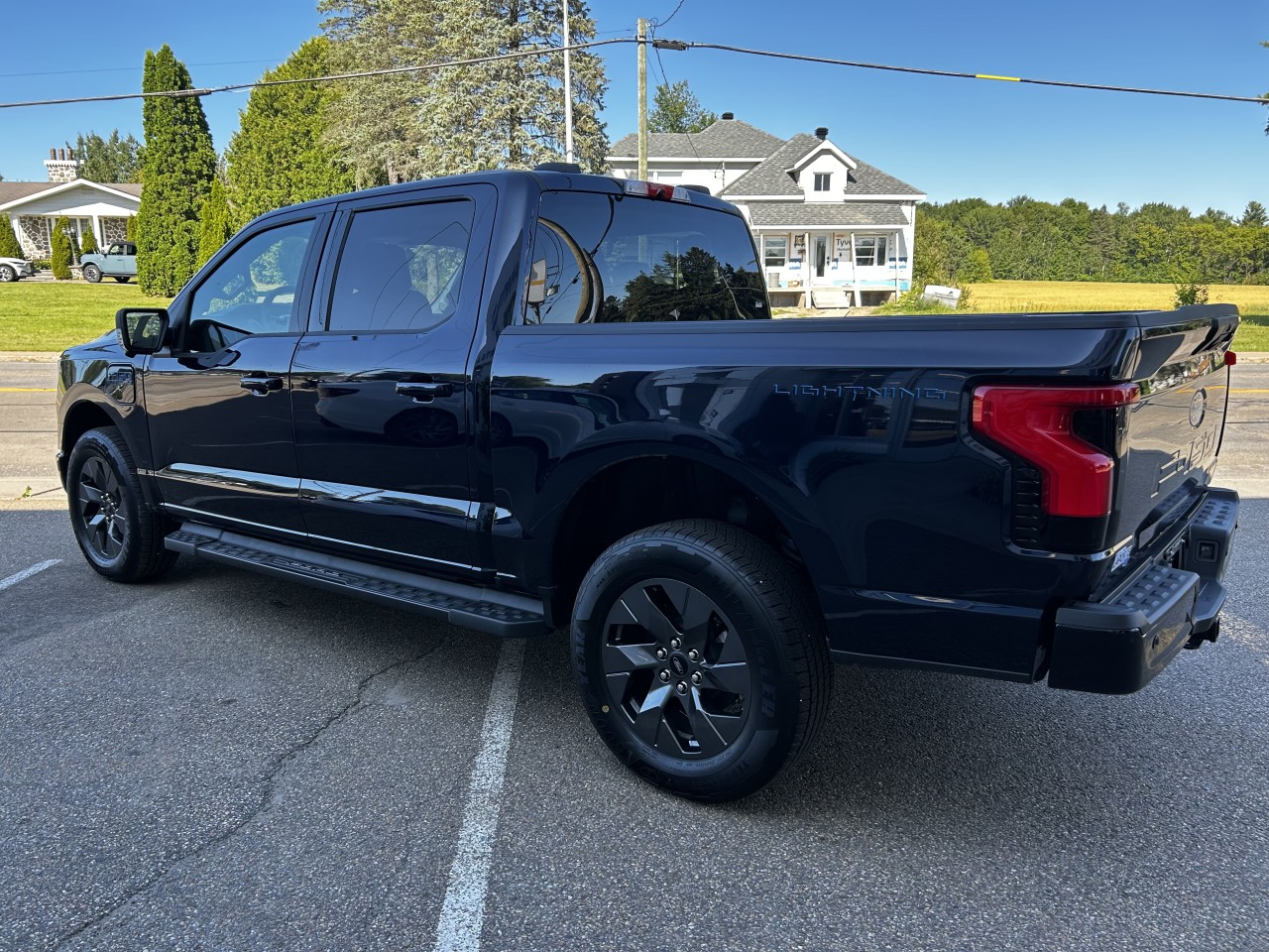 2025 Ford F-150 Lightning - Image 4