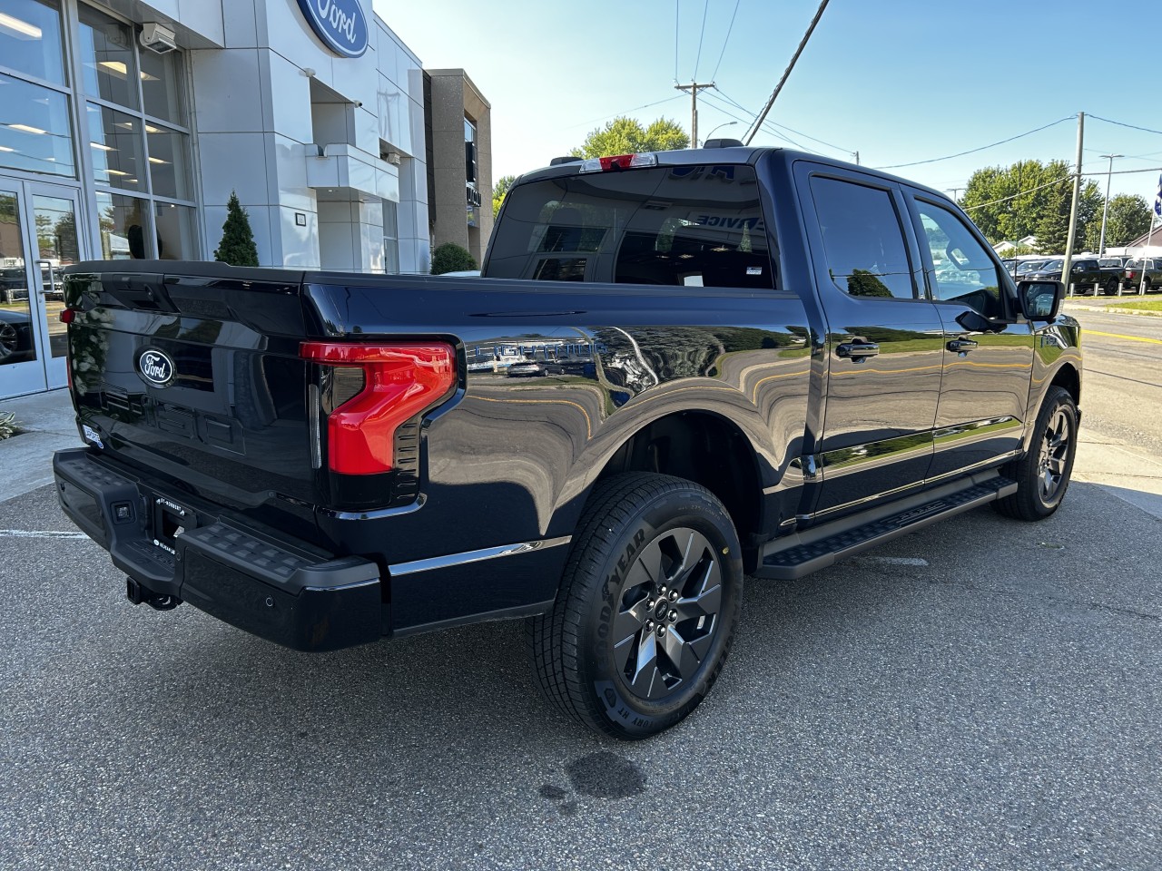 2025 Ford F-150 Lightning - Image 7