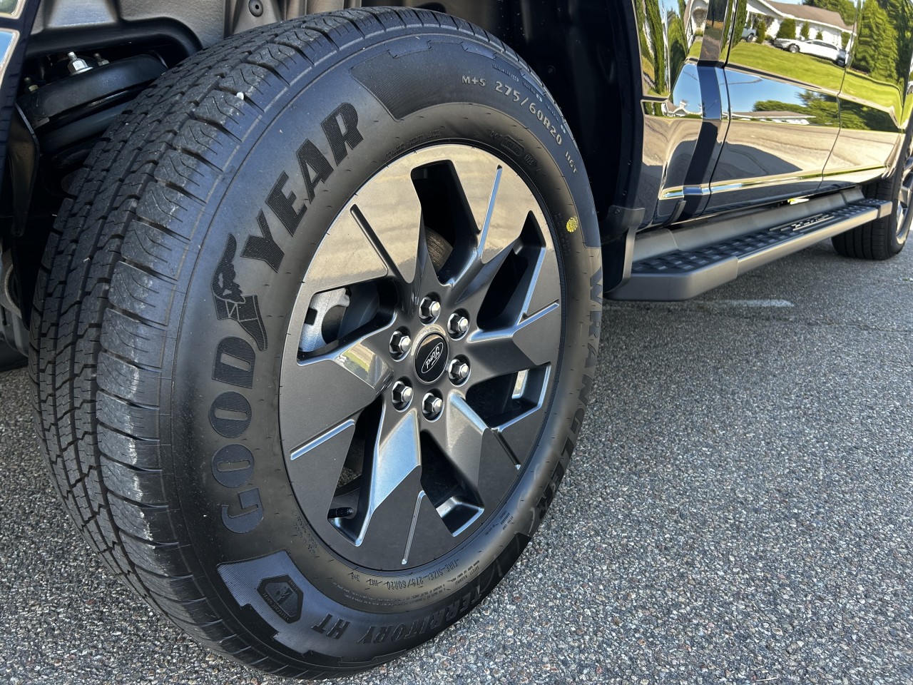 2025 Ford F-150 Lightning - Image 8