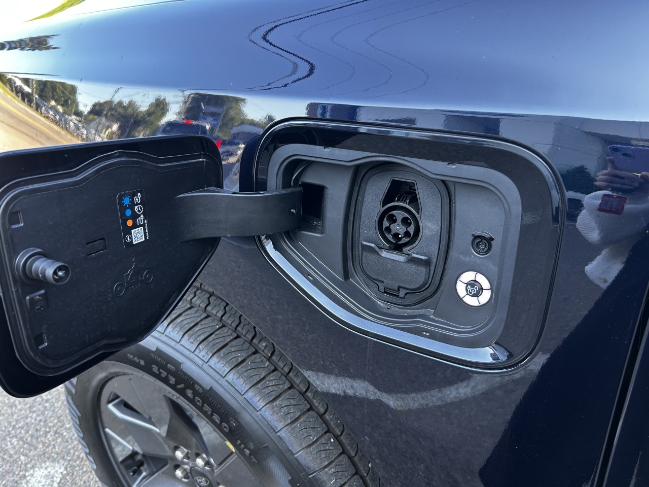 2025 Ford F-150 Lightning - Image 11