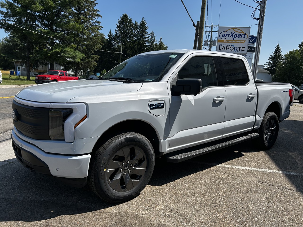 2025 Ford F-150 Lightning - Image 3
