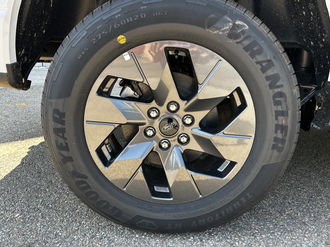 2025 Ford F-150 Lightning - Image 9