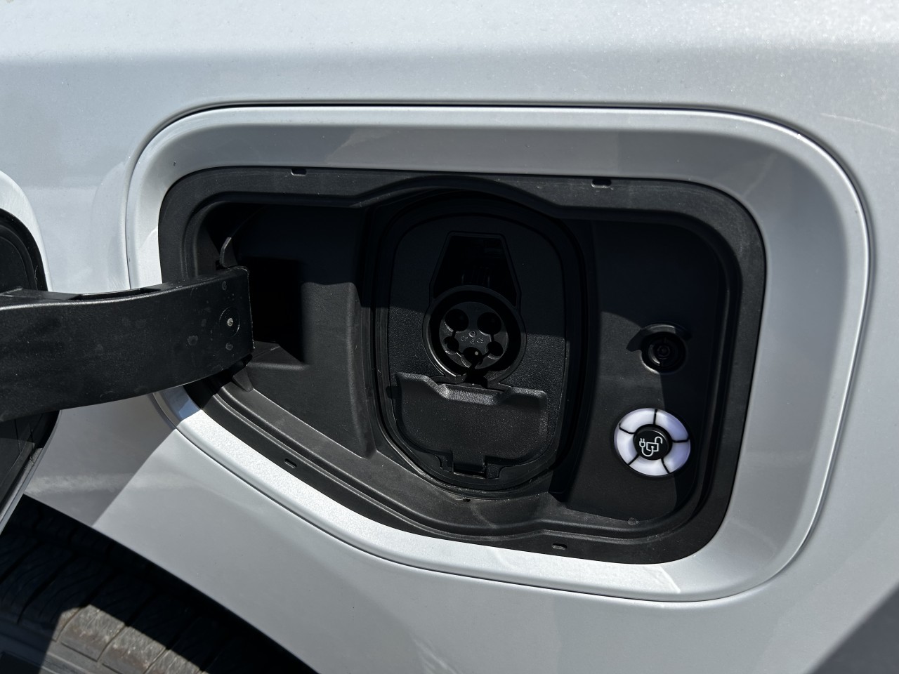 2025 Ford F-150 Lightning - Image 12