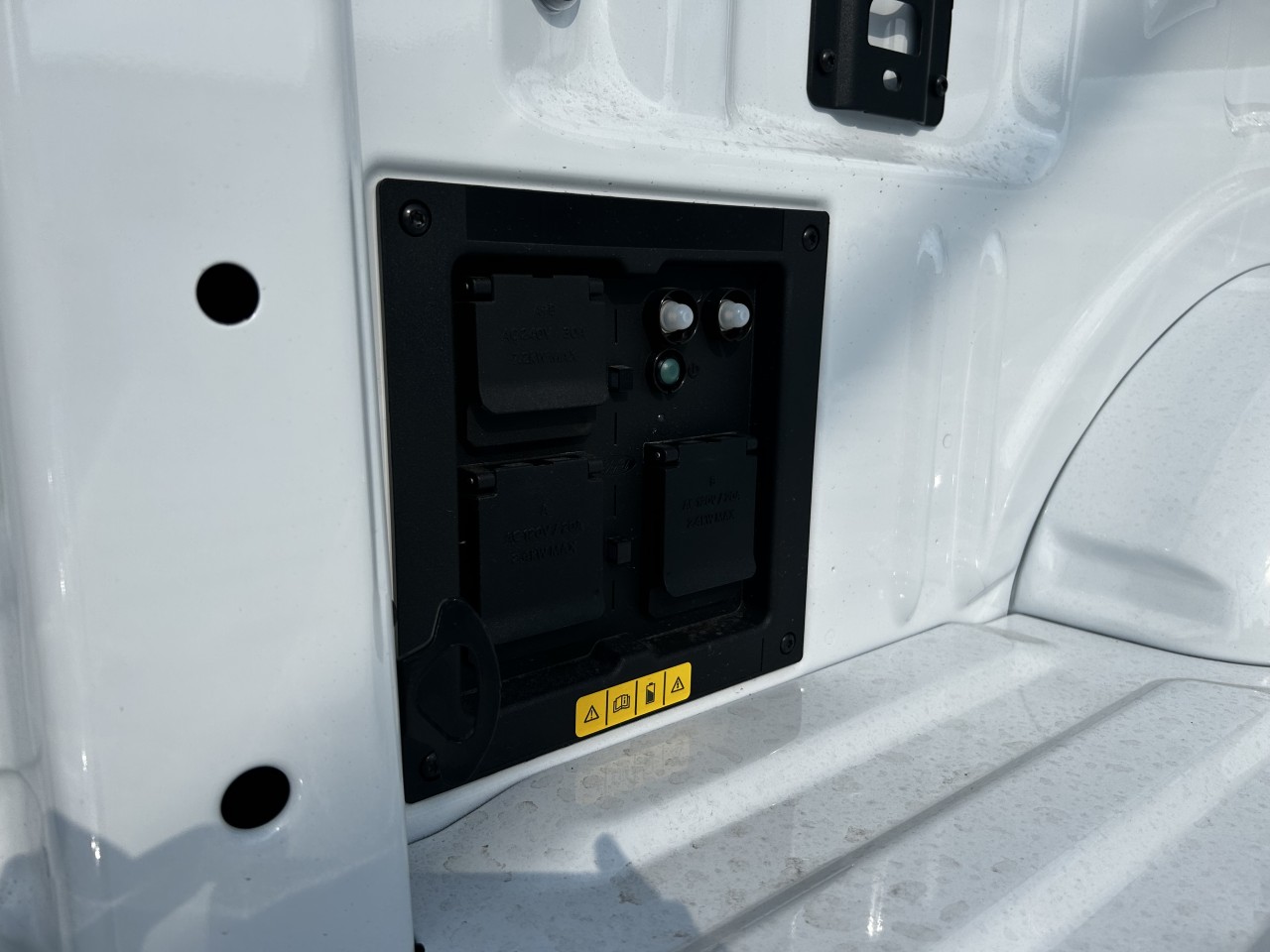 2025 Ford F-150 Lightning - Image 6