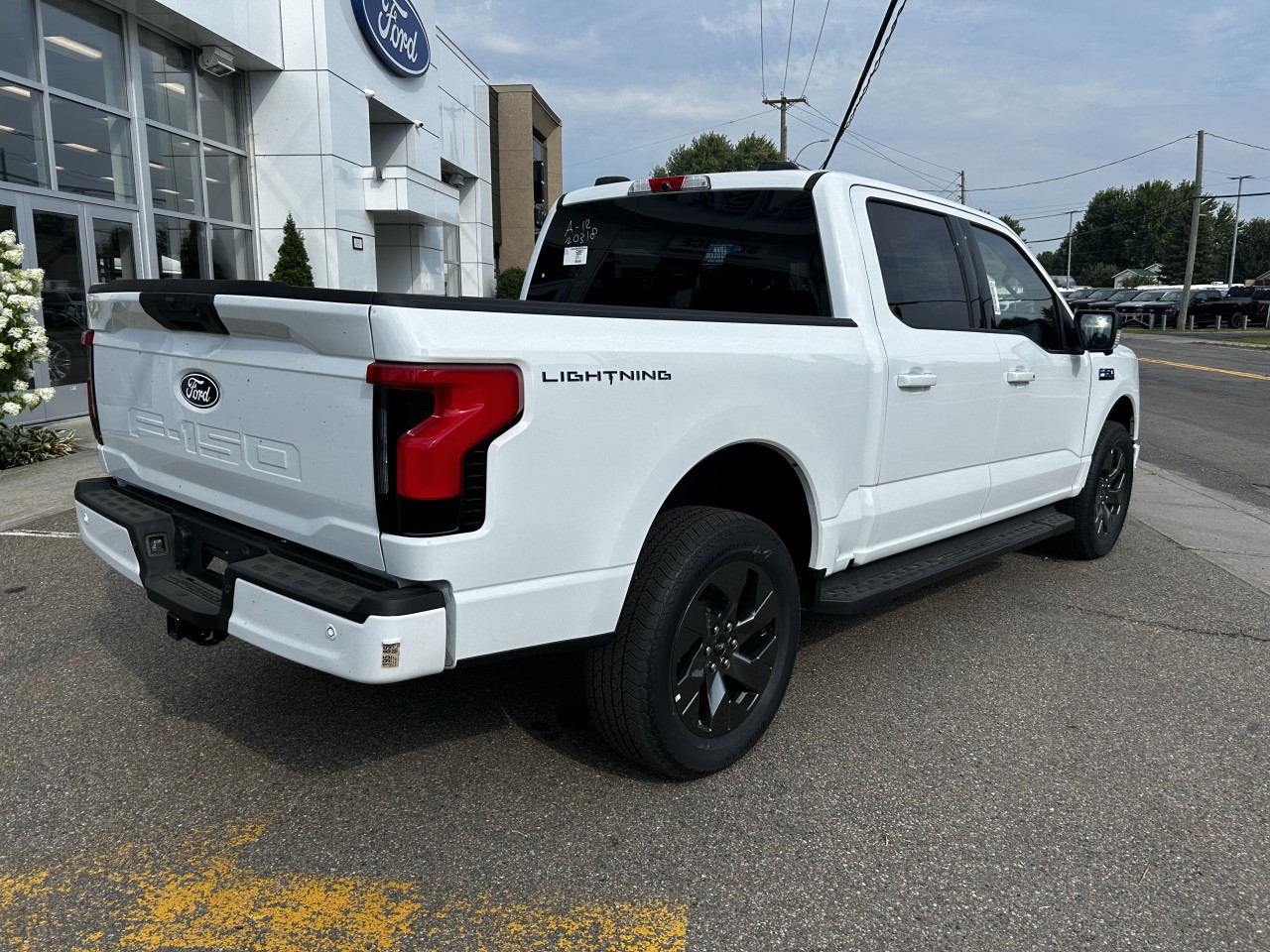 2025 Ford F-150 Lightning - Image 8