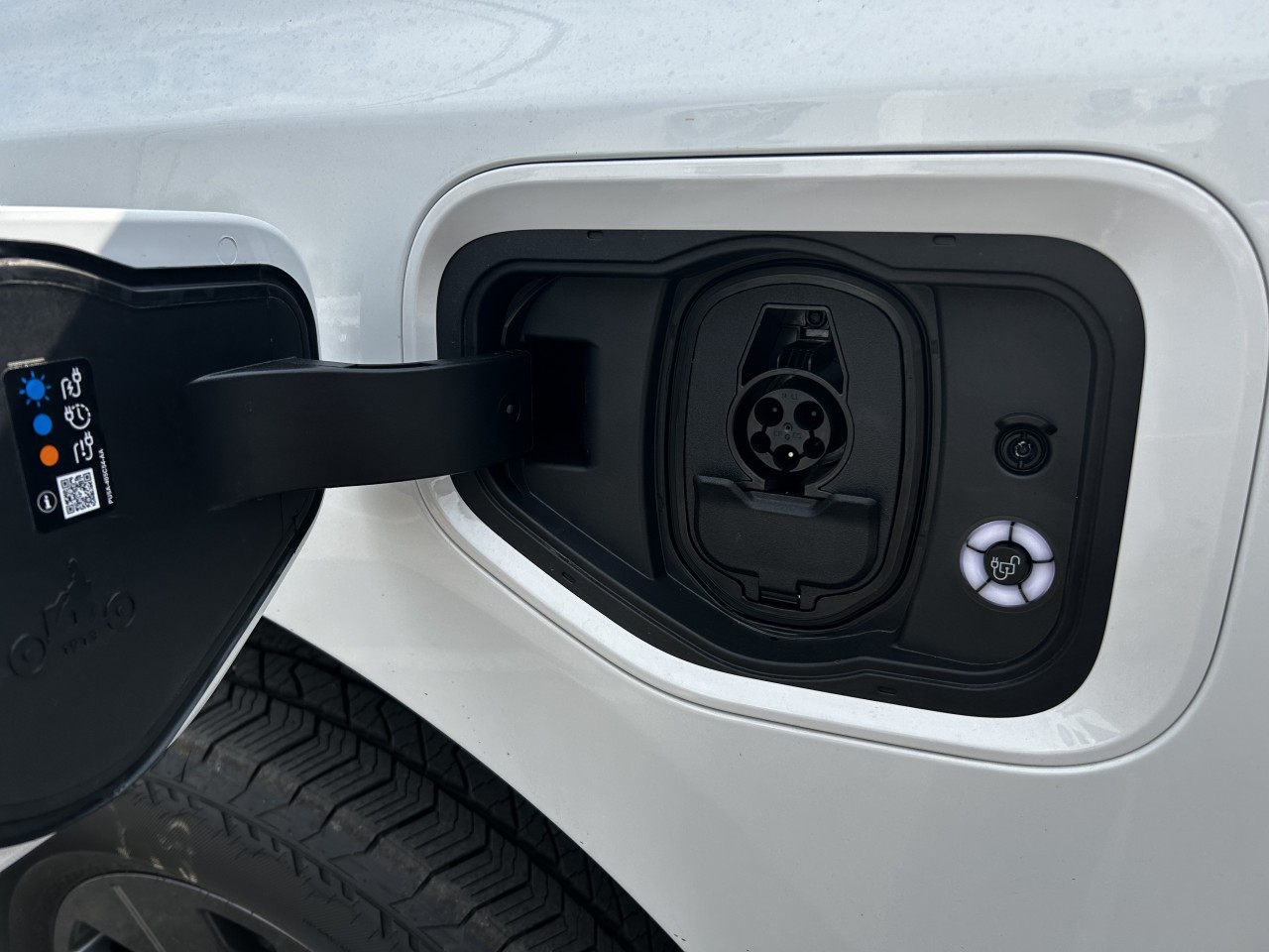 2025 Ford F-150 Lightning - Image 11