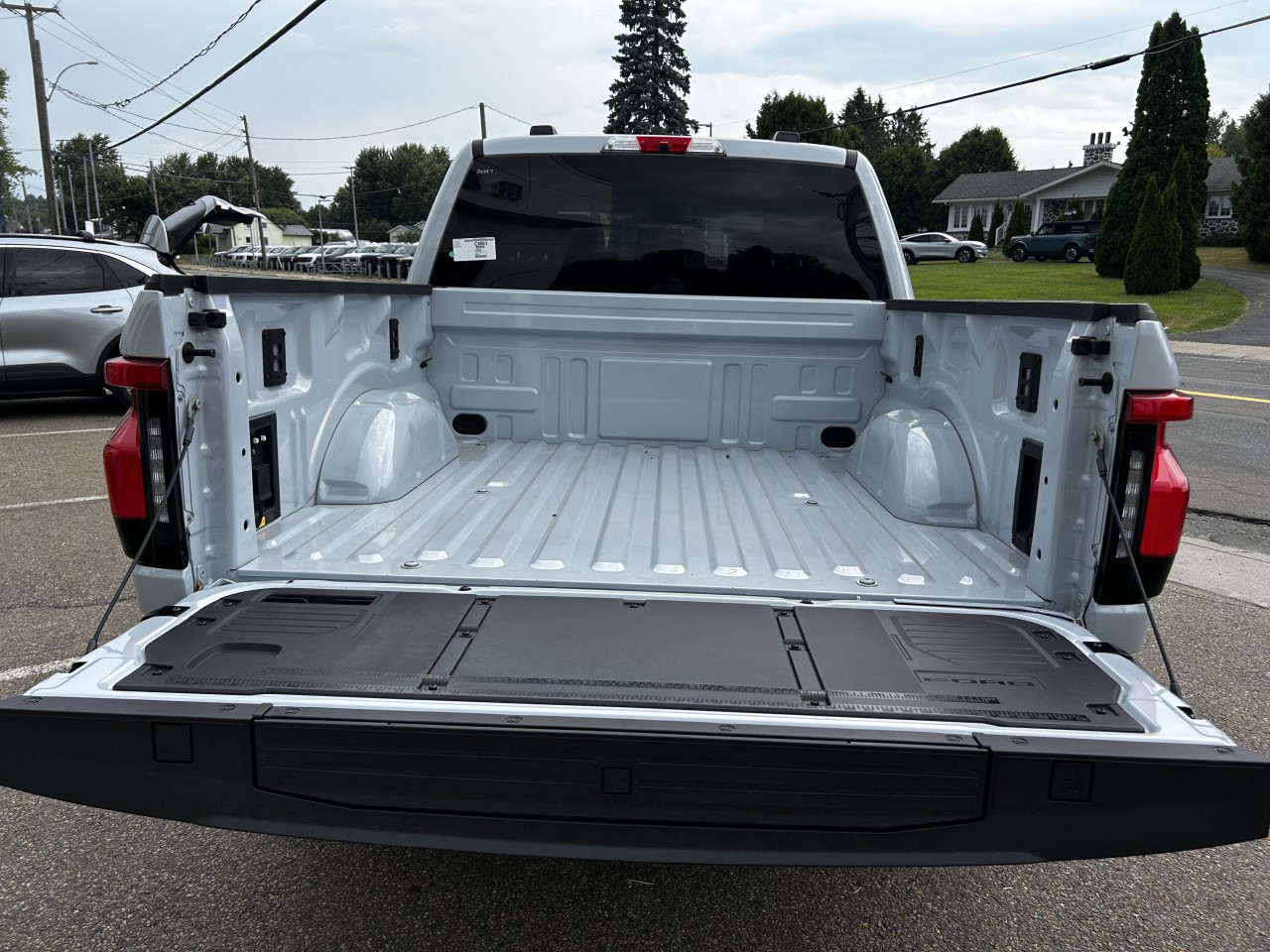 2025 Ford F-150 Lightning - Image 5