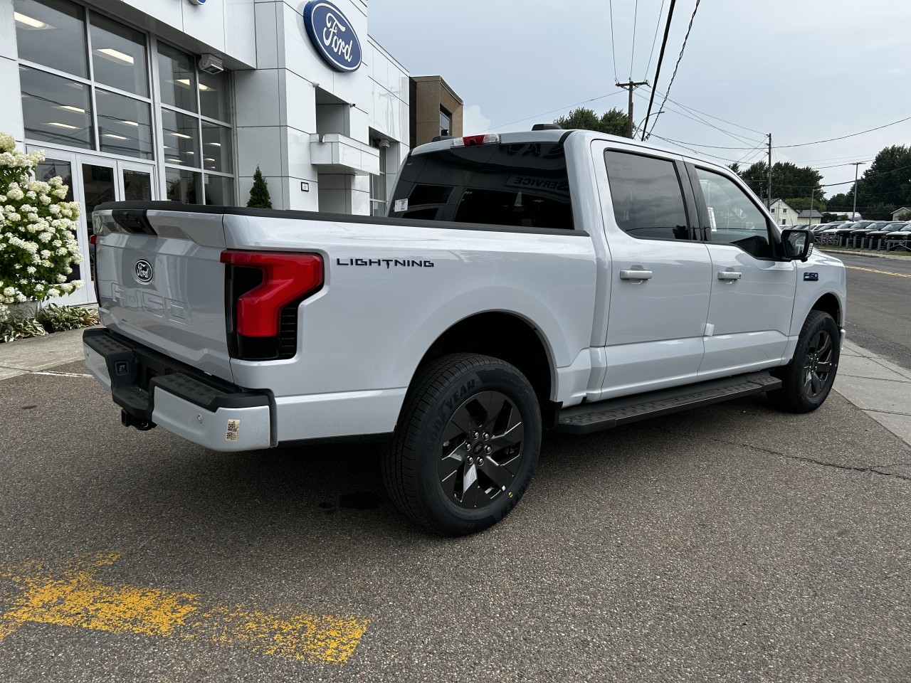 2025 Ford F-150 Lightning - Image 9