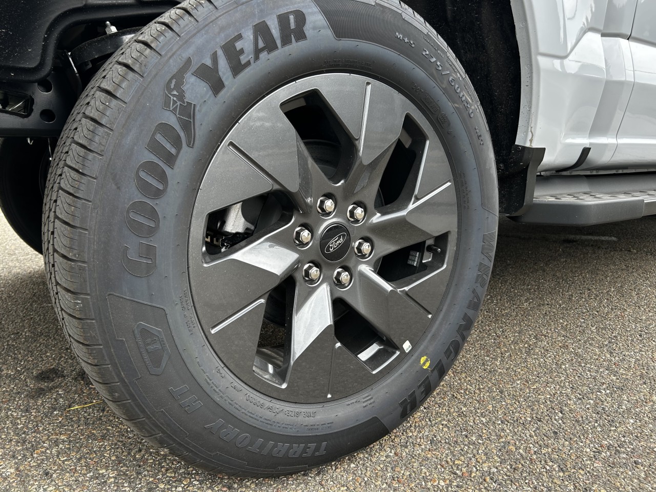 2025 Ford F-150 Lightning - Image 11