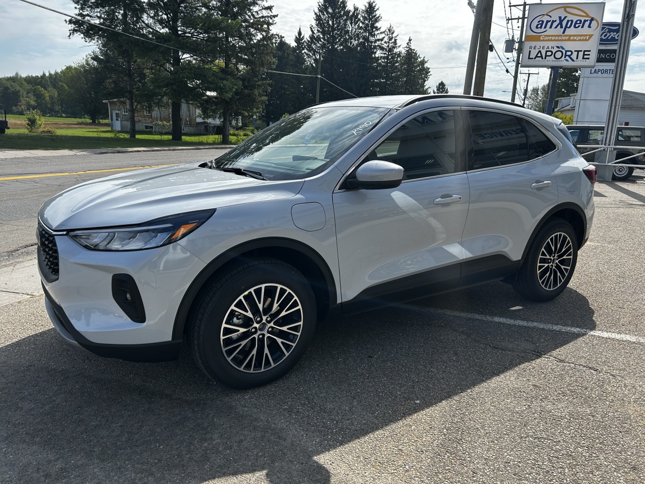 2025 Ford Escape - Image 3