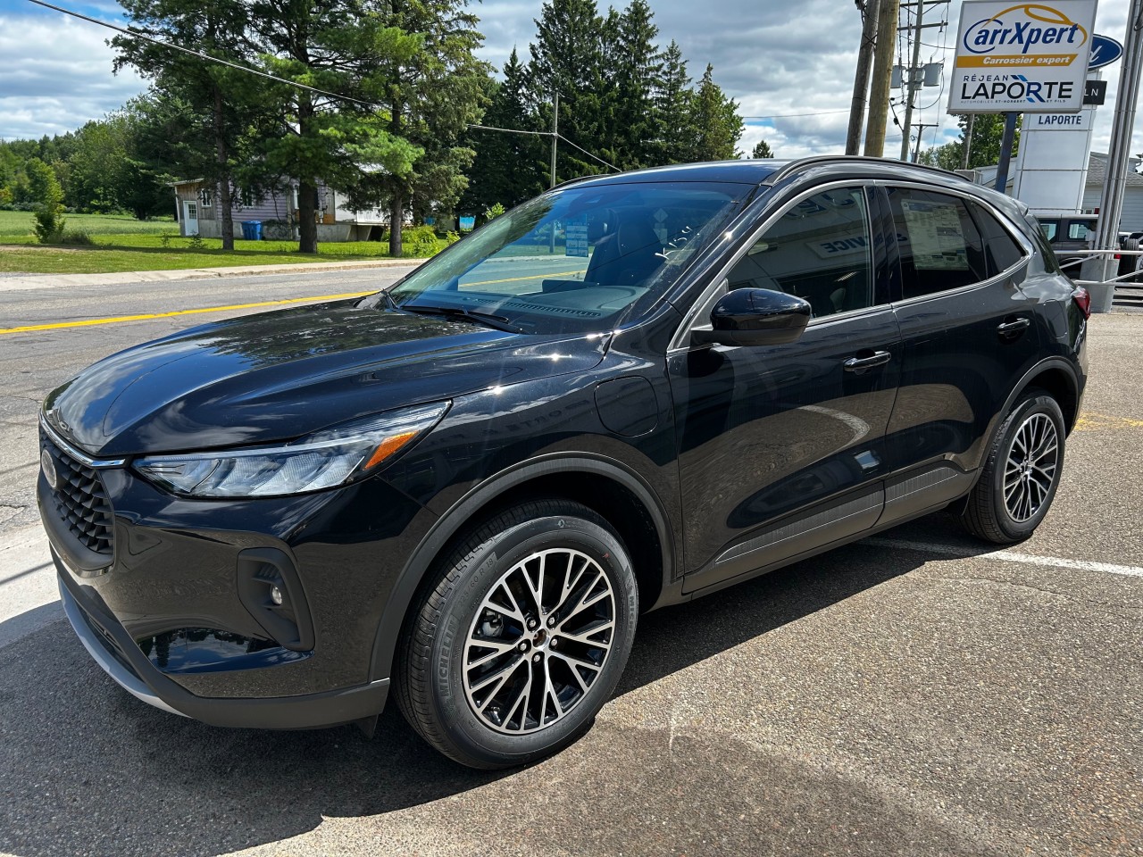 2025 Ford Escape - Image 3