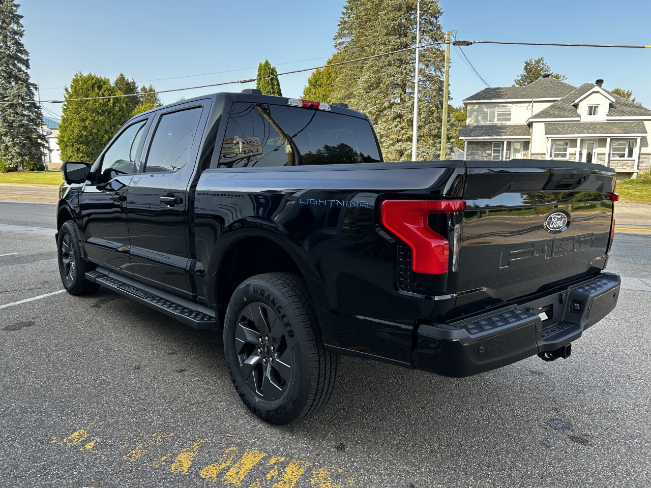 2025 Ford F-150 Lightning - Image 3