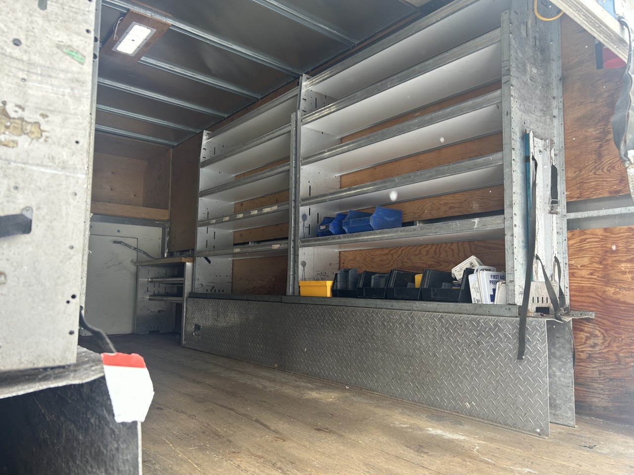 2017 Ford Econoline Commercial - Image 9