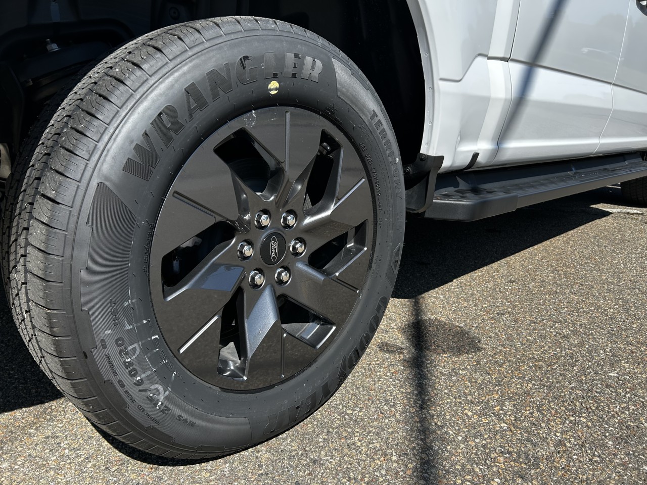 2024 Ford F-150 Lightning - Image 11