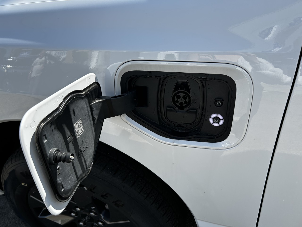 2024 Ford F-150 Lightning - Image 14