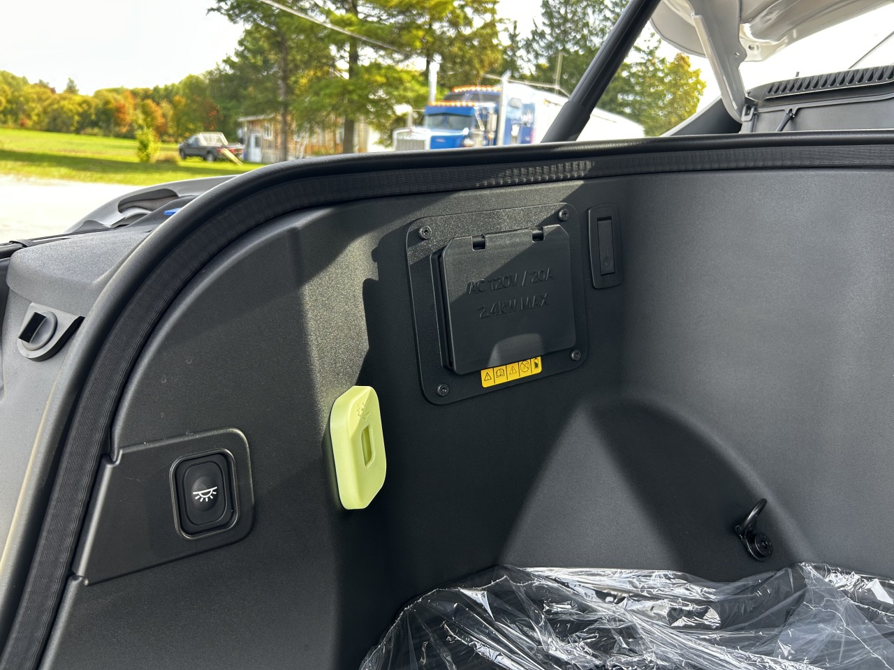 2025 Ford F-150 Lightning - Image 4