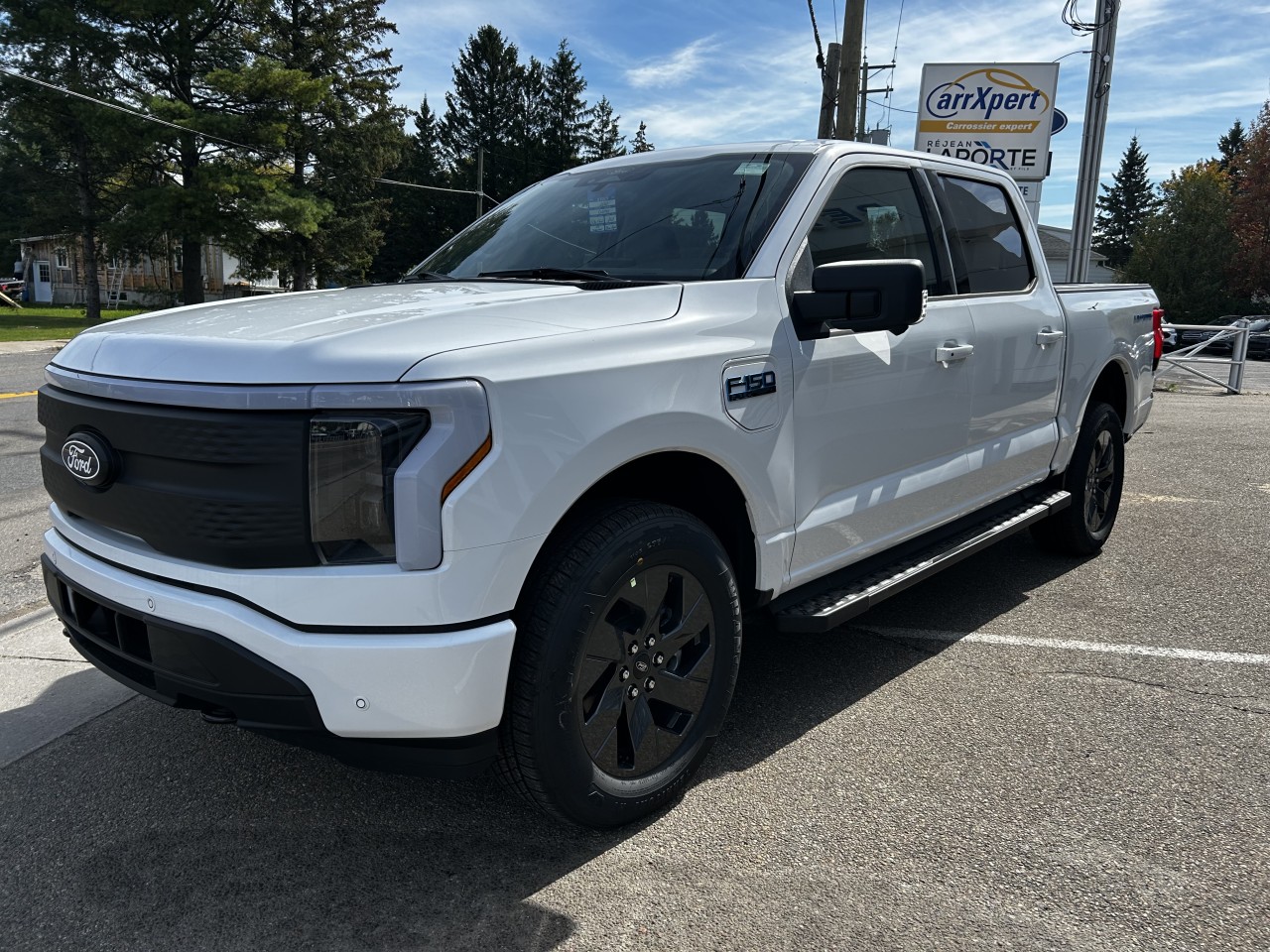 2025 Ford F-150 Lightning - Image 7