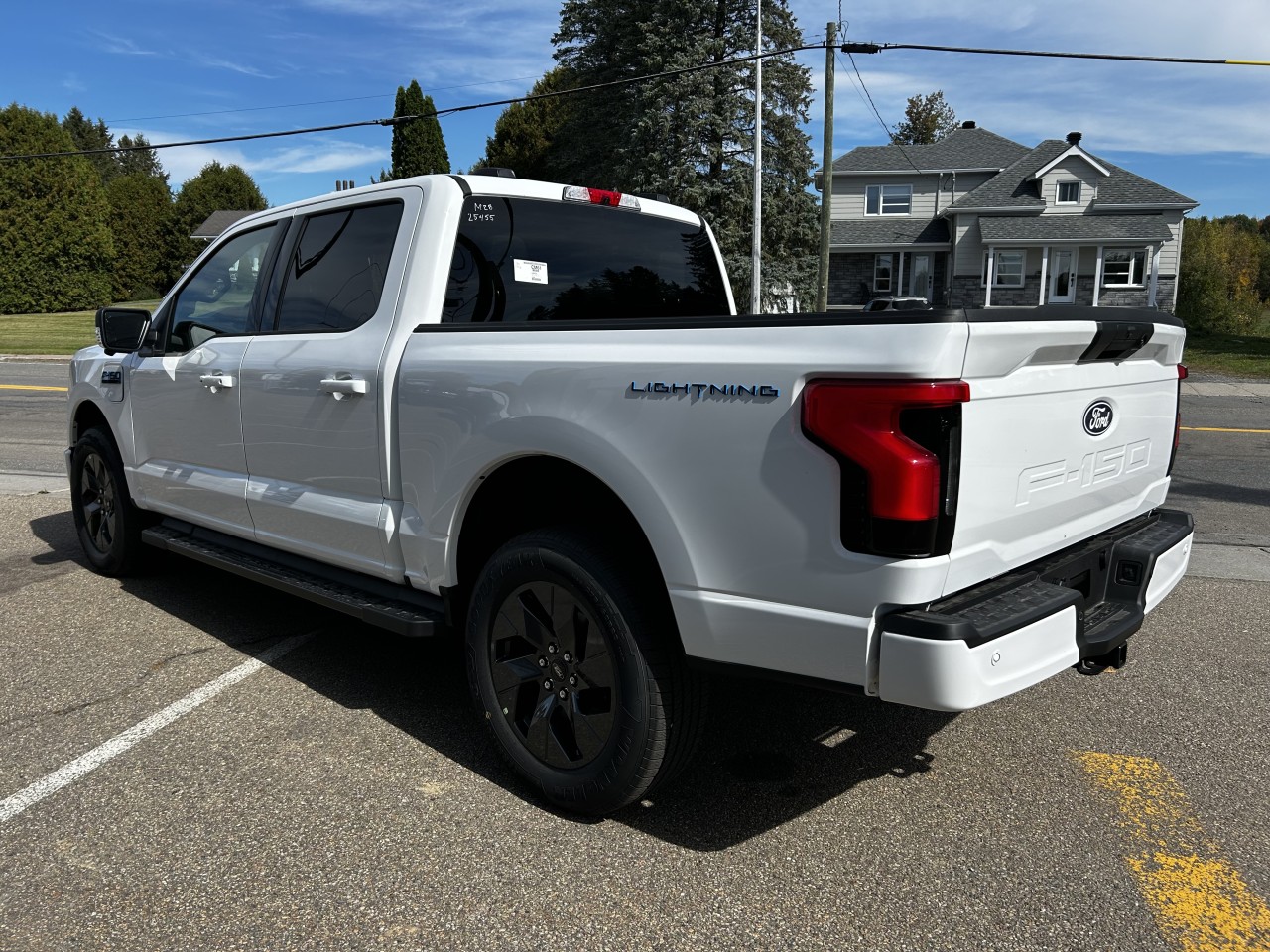 2025 Ford F-150 Lightning - Image 9