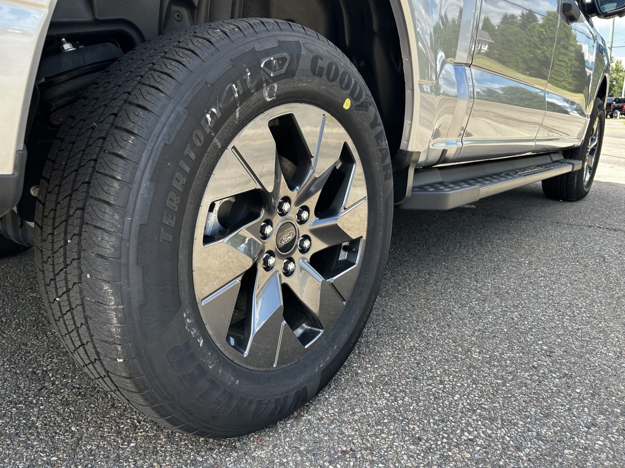 2024 Ford F-150 Lightning - Image 8