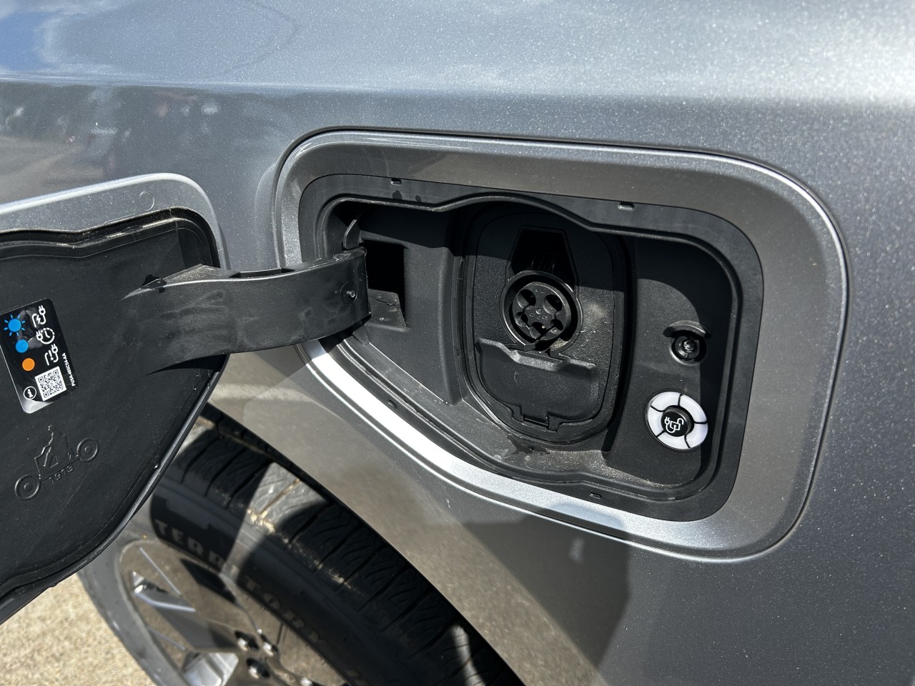 2024 Ford F-150 Lightning - Image 10