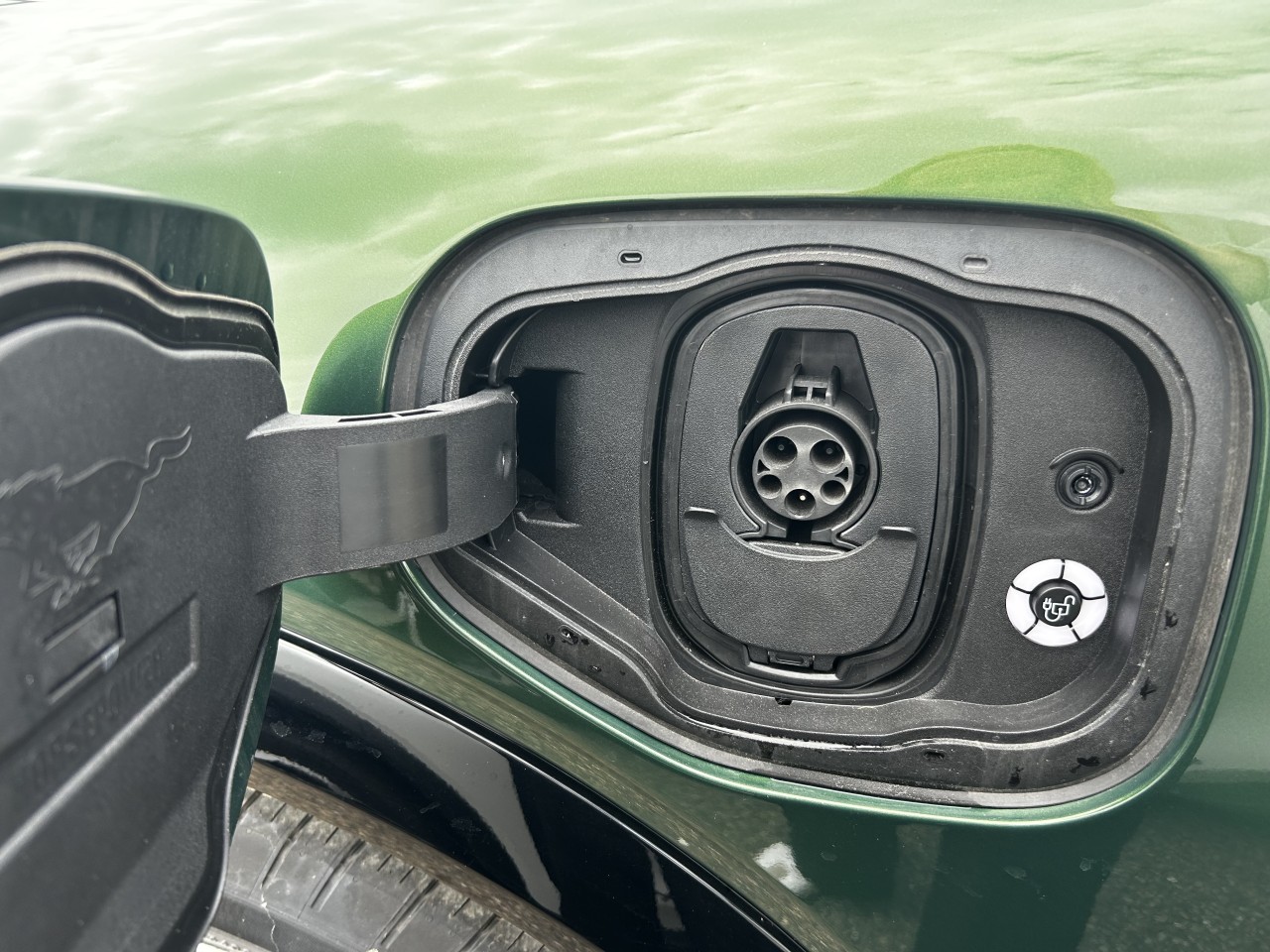 2024 Ford Mustang Mach-E - Image 9