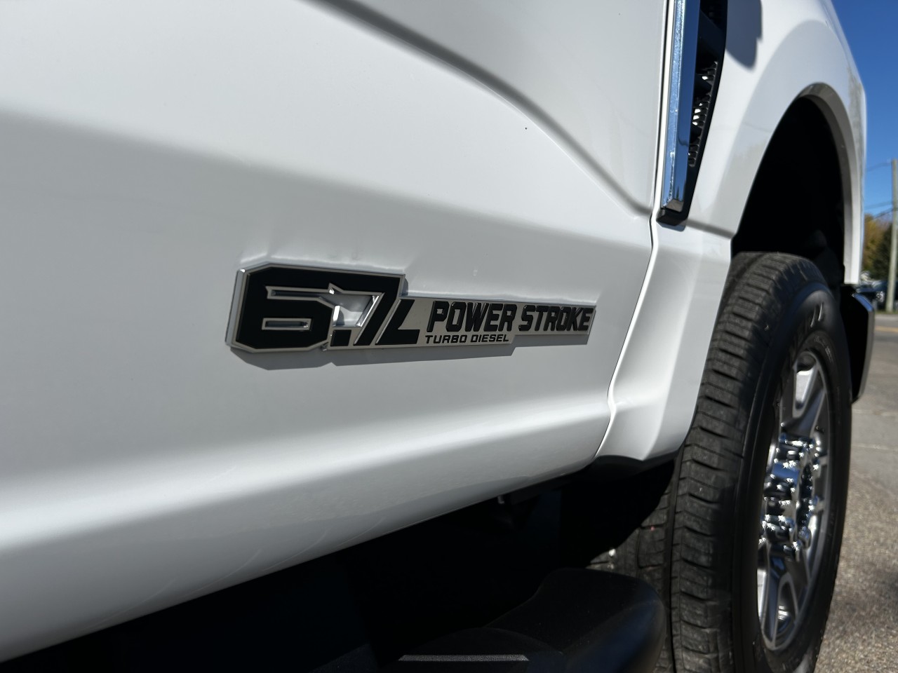 2025 Ford F-250 Super Duty - Image 8