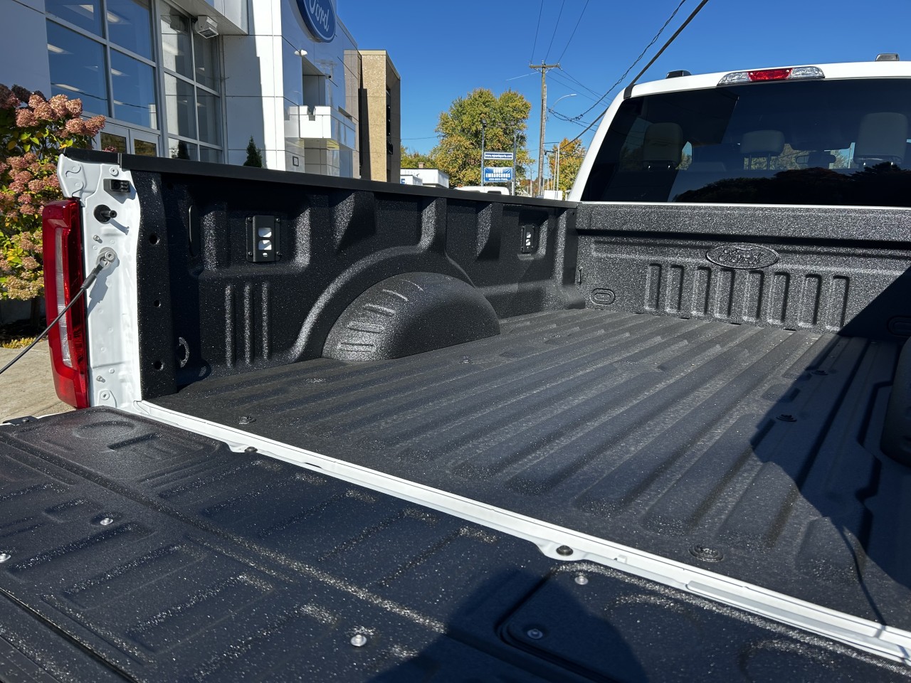 2025 Ford F-250 Super Duty - Image 11