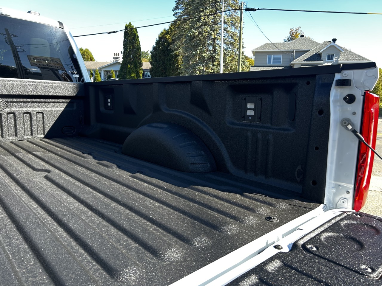 2025 Ford F-250 Super Duty - Image 12