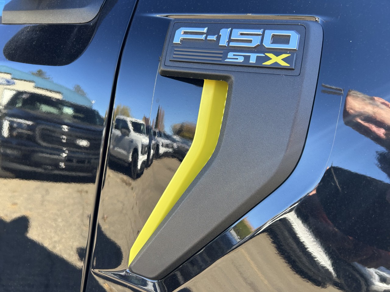 2025 Ford F-150 - Image 13